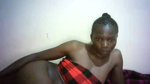queen_joan online show from February 14, 2025, 7:12 pm