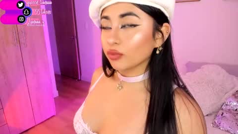 Snapshot of queen_liana chatting on January 2, 2025, 10:05 am Liana online show from January 2, 2025, 10:05 am