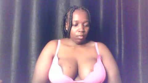 Snapshot of queen_melanine chatting on March 3, 2026, 3:45 am QUEEN online show from March 3, 2026, 3:45 am