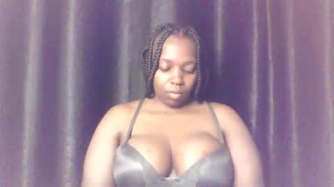 Snapshot of queen_melanine chatting on March 18, 2026, 4:04 am QUEEN online show from March 18, 2026, 4:04 am