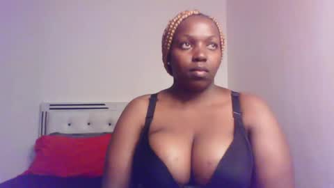 Snapshot of queen_melanine chatting on April 4, 2026, 11:40 am QUEEN online show from April 4, 2026, 11:40 am