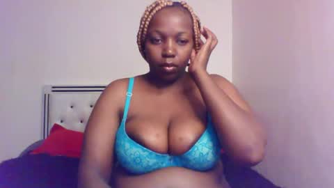 Snapshot of queen_melanine chatting on April 5, 2026, 3:36 am QUEEN online show from April 5, 2026, 3:36 am