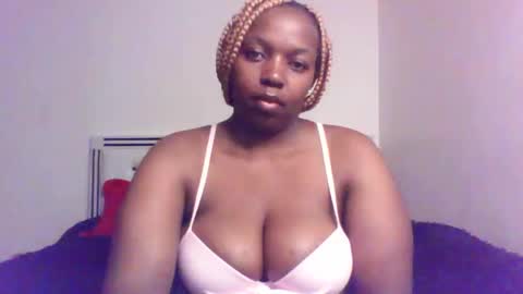 Snapshot of queen_melanine chatting on April 13, 2026, 3:45 am QUEEN online show from April 13, 2026, 3:45 am