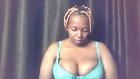 QUEEN online show from April 27, 2026, 4:10 am