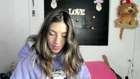 Snapshot of queen_natttyy chatting on December 9, 2024, 6:01 am queen_natttyy online show from December 9, 2024, 6:01 am