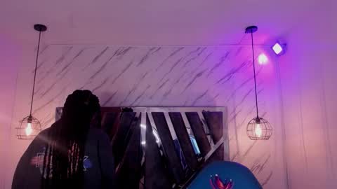   online show from October 15, 2025, 11:21 am