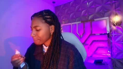 Snapshot of queen_perla_ chatting on April 28, 2026, 12:32 pm online show from April 28, 2026, 12:32 pm