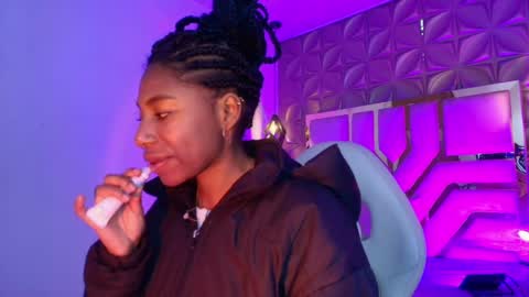 Snapshot of queen_perla_ chatting on May 7, 2026, 12:21 pm online show from May 7, 2026, 12:21 pm