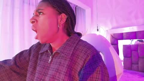 Snapshot of queen_perla_ chatting on May 29, 2026, 12:14 pm online show from May 29, 2026, 12:14 pm