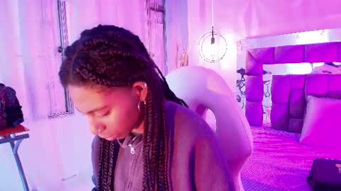 Snapshot of queen_perla_ chatting on June 27, 2026, 12:55 pm online show from June 27, 2026, 12:55 pm