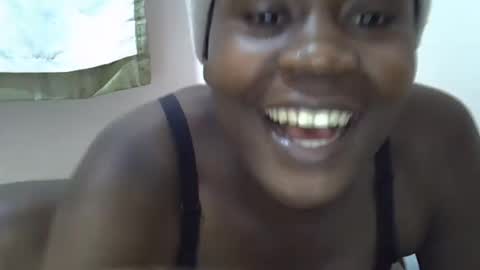 queen_sly online show from October 17, 2025, 9:28 pm