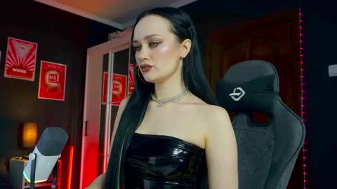 Snapshot of queenaliss chatting on January 19, 2026, 5:44 am Your world and the universe Aliss online show from January 19, 2026, 5:44 am