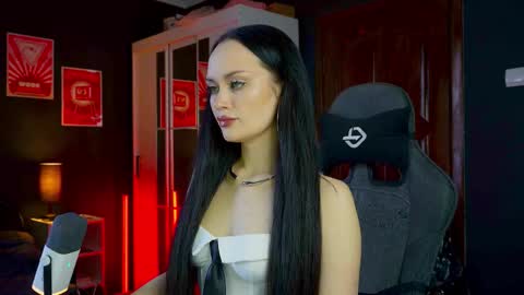 Snapshot of queenaliss chatting on February 20, 2026, 8:27 am Your world and the universe Aliss online show from February 20, 2026, 8:27 am