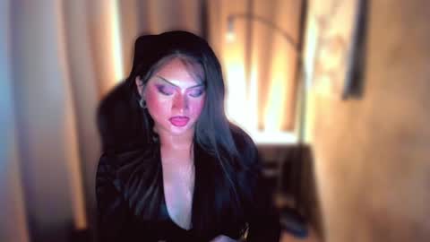 Snapshot of queenarthalia chatting on December 19, 2024, 8:34 pm ARTHA online show from December 19, 2024, 8:34 pm