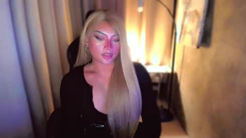 Snapshot of queenarthalia chatting on December 30, 2024, 5:23 pm ARTHA online show from December 30, 2024, 5:23 pm