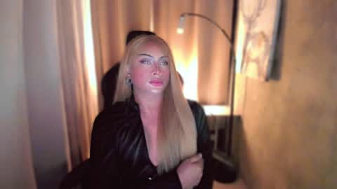 Snapshot of queenarthalia chatting on January 25, 2025, 12:27 am ARTHA online show from January 25, 2025, 12:27 am