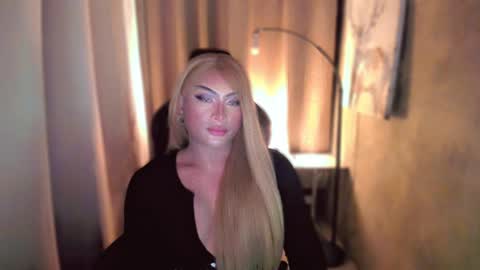 Snapshot of queenarthalia chatting on January 26, 2025, 9:51 am ARTHA online show from January 26, 2025, 9:51 am