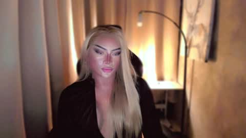 Snapshot of queenarthalia chatting on February 8, 2025, 10:08 pm ARTHA online show from February 8, 2025, 10:08 pm