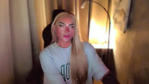 Snapshot of queenarthalia chatting on February 28, 2025, 12:20 pm ARTHA online show from February 28, 2025, 12:20 pm