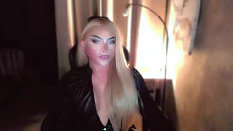 Snapshot of queenarthalia chatting on March 1, 2025, 6:46 am ARTHA online show from March 1, 2025, 6:46 am