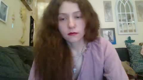queencrimsonlvx online show from April 11, 2026, 11:53 pm