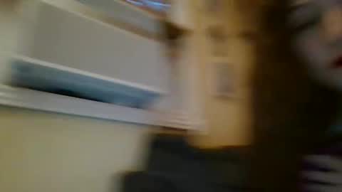 queencrimsonlvx online show from April 16, 2026, 2:01 am