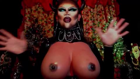 Wanda Luna online show from December 8, 2024, 3:00 am