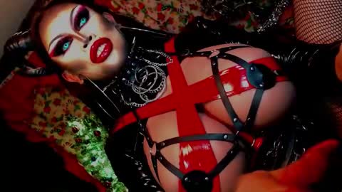 Wanda Luna online show from December 13, 2024, 4:00 am