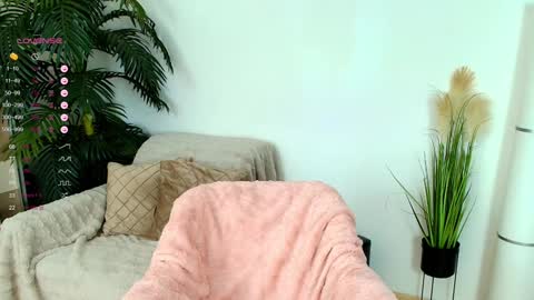 Snapshot of queenevamariaa chatting on December 6, 2024, 6:50 pm Help me to reach 150 K followers online show from December 6, 2024, 6:50 pm
