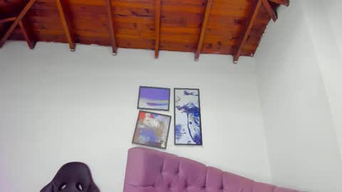 Queen online show from October 26, 2025, 2:56 pm