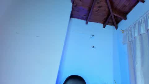 Queen online show from February 2, 2026, 6:39 pm