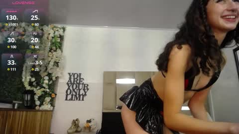 QUEENJEENN online show from January 6, 2025, 3:19 pm