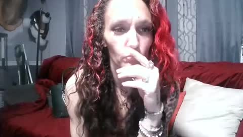 Snapshot of queennjuuicy chatting on July 13, 2026, 2:14 am IG Juuicy IGGE Gezzzy online show from July 13, 2026, 2:14 am