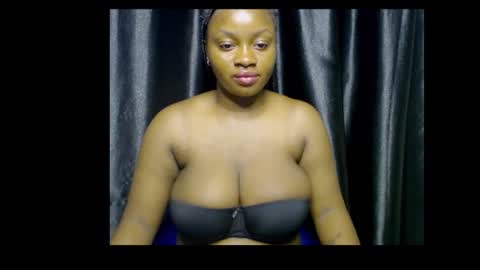 Snapshot of queenofalltest chatting on October 17, 2025, 1:09 am Zoey online show from October 17, 2025, 1:09 am