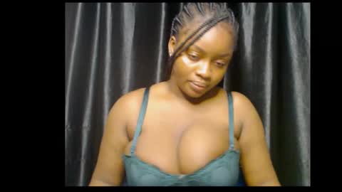 Snapshot of queenofalltest chatting on October 26, 2025, 11:09 pm Zoey online show from October 26, 2025, 11:09 pm