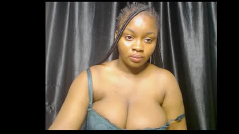 Snapshot of queenofalltest chatting on October 27, 2025, 11:31 pm Zoey online show from October 27, 2025, 11:31 pm