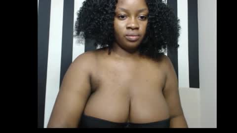 Snapshot of queenofalltest chatting on November 4, 2025, 8:46 am Zoey online show from November 4, 2025, 8:46 am