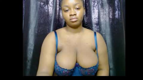 Snapshot of queenofalltest chatting on November 23, 2025, 9:20 am Zoey online show from November 23, 2025, 9:20 am