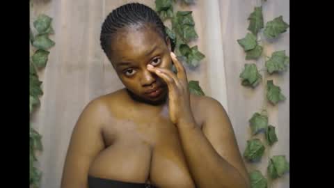 Snapshot of queenofalltest chatting on December 5, 2025, 8:45 am Zoey online show from December 5, 2025, 8:45 am