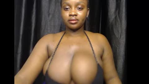 Snapshot of queenofalltest chatting on February 4, 2026, 12:16 am Zoey online show from February 4, 2026, 12:16 am