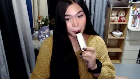 Snapshot of queenofcum169xx chatting on July 19, 2026, 4:22 pm Mikka online show from July 19, 2026, 4:22 pm