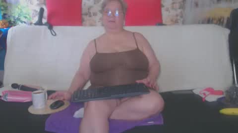 QueenPammy online show from October 14, 2025, 8:48 am