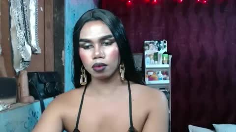 queenpinayebony_xx online show from March 27, 2026, 2:17 pm