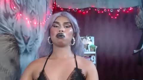 queenpinayebony_xx online show from April 15, 2026, 1:07 pm