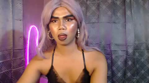 queenpinayebony_xx online show from April 25, 2026, 1:41 pm