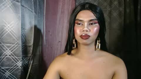 queenpinayebony_xx online show from May 14, 2026, 2:02 pm