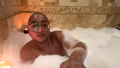 Queen Hilarity online show from February 17, 2026, 4:42 am