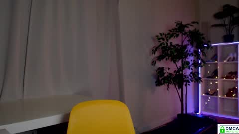 Queensy online show from April 18, 2026, 7:07 pm