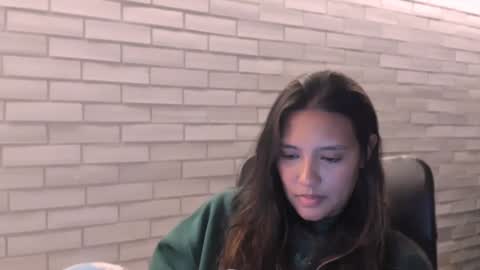 Snapshot of queenv66 chatting on December 27, 2024, 6:03 am Val - online show from December 27, 2024, 6:03 am