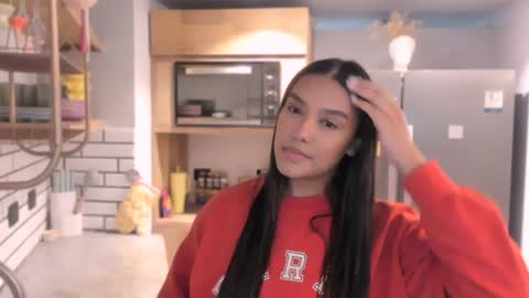 Snapshot of queenv66 chatting on January 4, 2025, 1:42 am Val - online show from January 4, 2025, 1:42 am